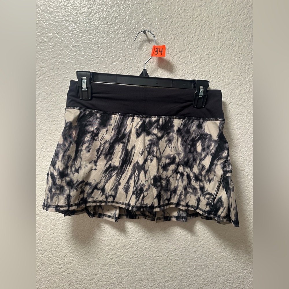 Lululemon skirt size 4. A34
